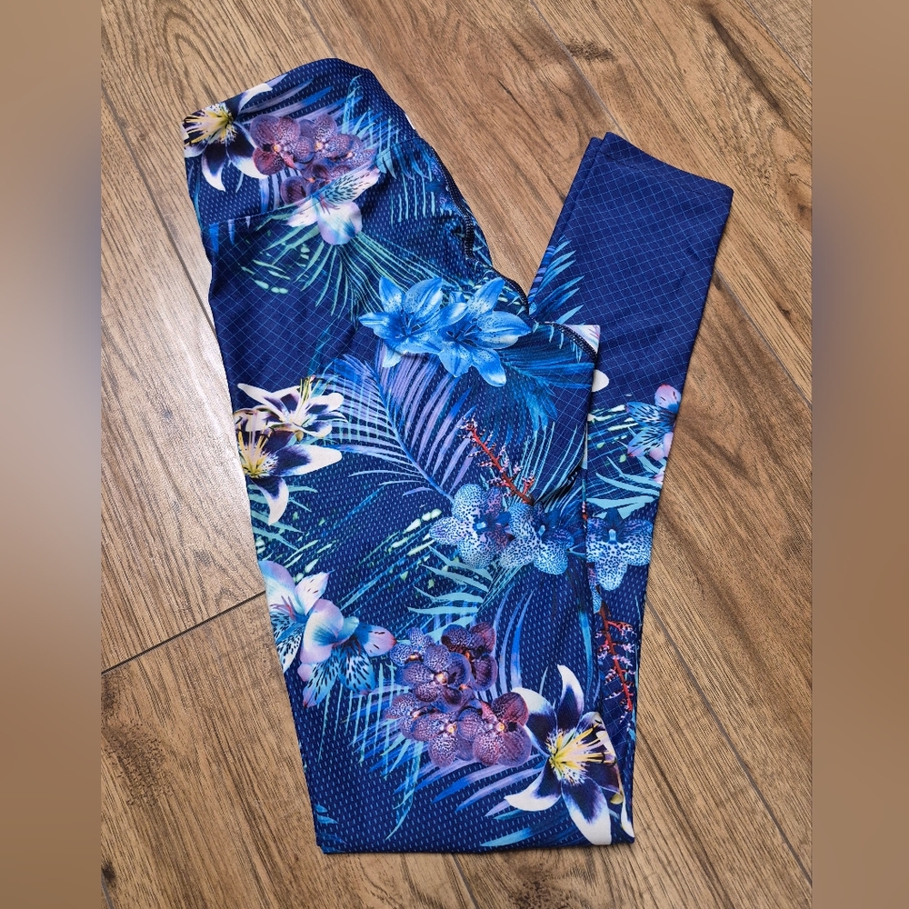 Dharma Bums (Australian!) Exclusive Print Lily flower performance leggings